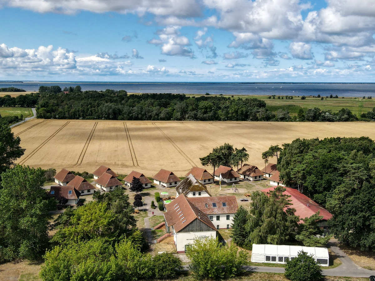 Luftbild 2 – Jugendtours-Feriendorf Ummanz